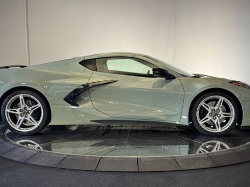 Used 2024 Chevrolet Corvette Stingray Premium Cpe w/ Z51 Performance Package RWD image 25