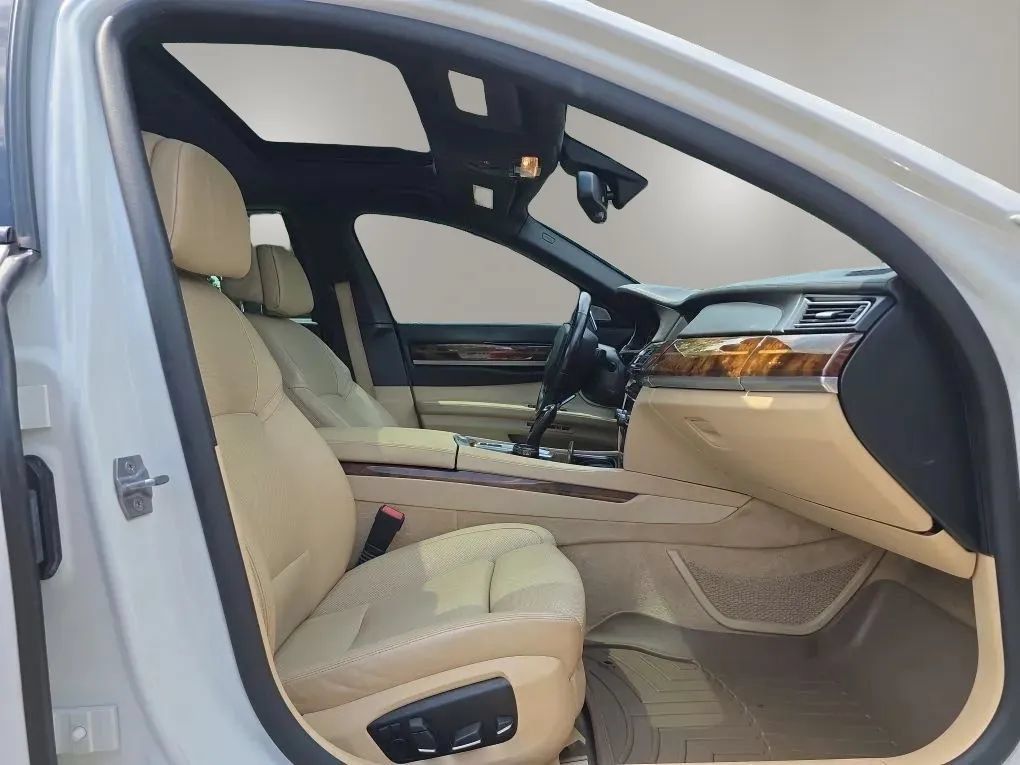 Used 2015 BMW 750Li RWD image 51
