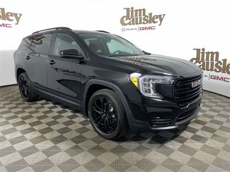 Certified 2022 GMC Terrain SLE w/ Driver Convenience Package image 1