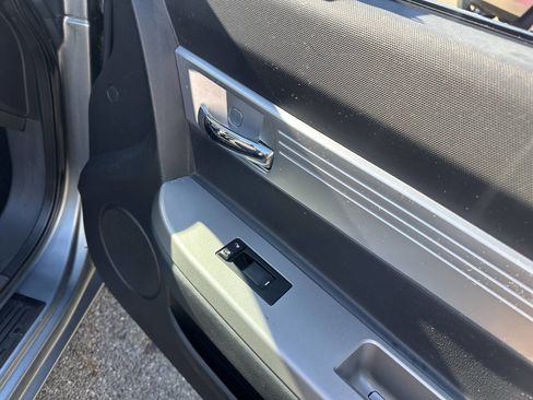 Used 2010 Chrysler Sebring Touring image 21