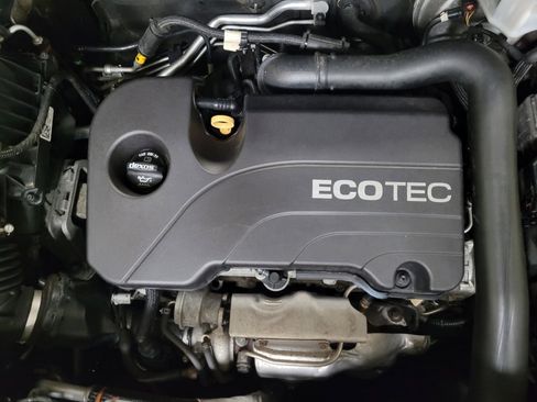 Used 2018 Chevrolet Equinox LS FWD image 30