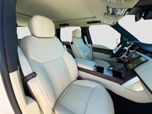 New 2025 Land Rover Range Rover SE image 8