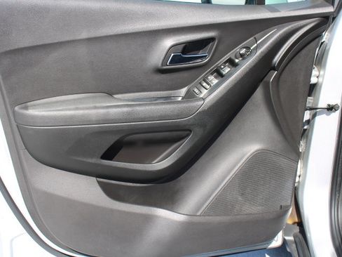 Used 2016 Chevrolet Trax LT FWD image 10