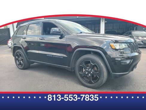 Used 2019 Jeep Grand Cherokee Laredo image 1