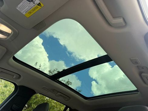 Used 2025 Volvo XC90 B5 Core image 8