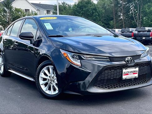 Used 2022 Toyota Corolla LE FWD image 2
