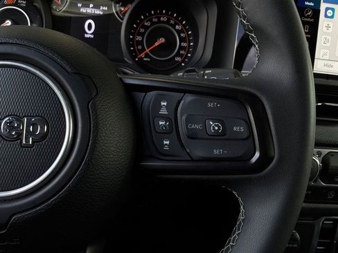 Used 2025 Jeep Wrangler Unlimited Sport AWD/4WD image 32