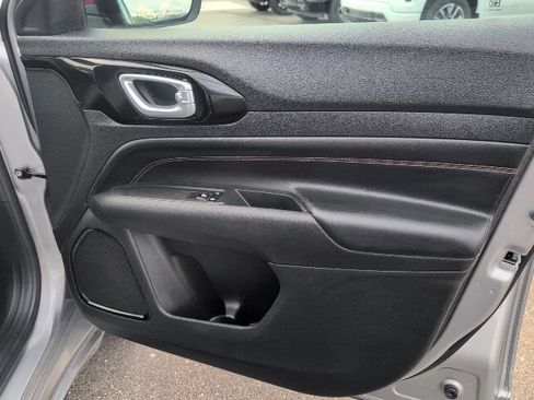 Used 2023 Jeep Compass Limited AWD/4WD image 44