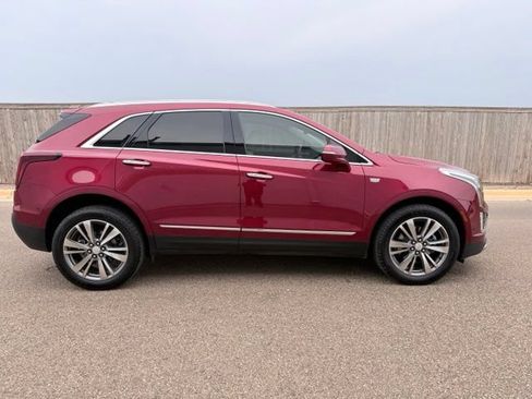 Used 2021 Cadillac XT5 Premium Luxury FWD image 5