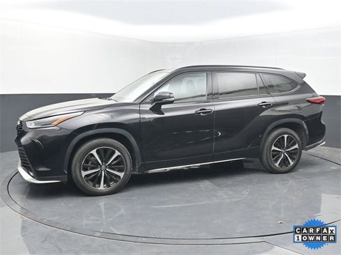 Used 2021 Toyota Highlander XSE image 2