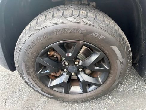 Used 2016 Jeep Cherokee Trailhawk AWD/4WD image 29