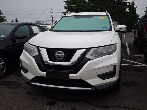 Used 2018 Nissan Rogue SV FWD image 2