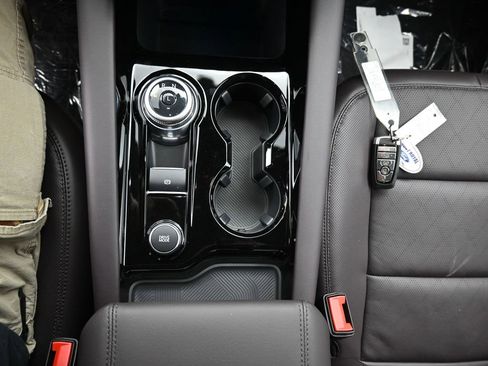 New 2026 Ford Explorer Platinum image 34