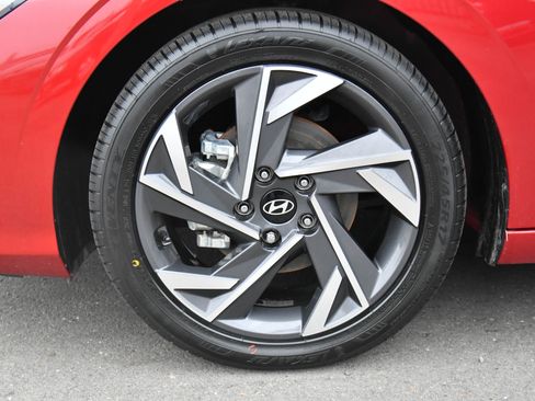 Used 2025 Hyundai Elantra Sport image 12