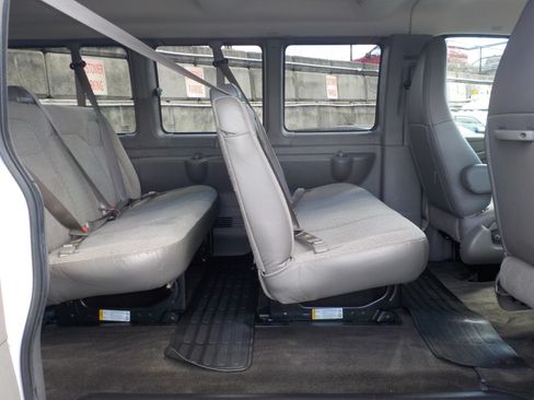 Used 2017 Chevrolet Express 3500 LT w/ LT Preferred Equipment Group RWD image 22