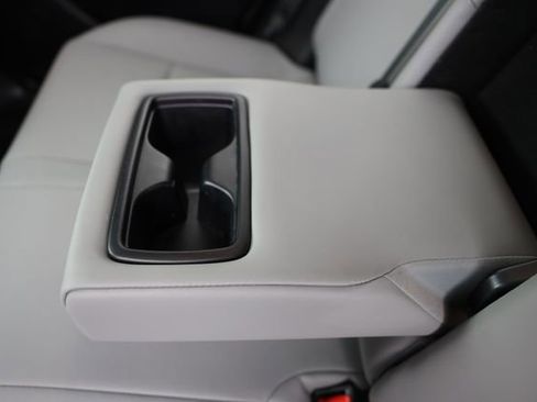 Used 2022 Toyota Venza XLE image 42