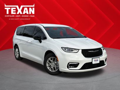 New 2026 Chrysler Pacifica Select