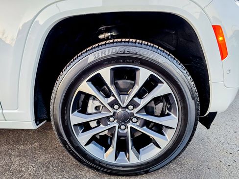 Used 2025 Jeep Grand Cherokee L Overland w/ Luxury Tech Group IV image 15