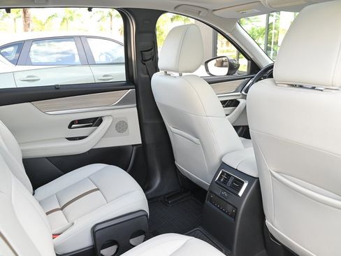 Certified 2024 MAZDA CX-90 Plug-In Hybrid w/ Premium Plus image 18