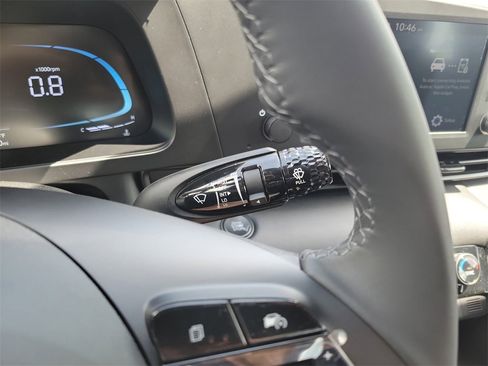 Used 2025 Hyundai Elantra Sport image 17