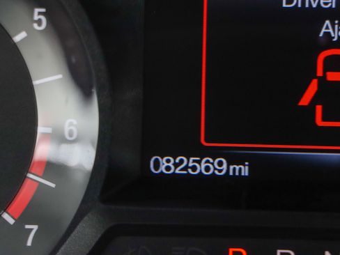 Used 2017 Ford Expedition XLT image 17