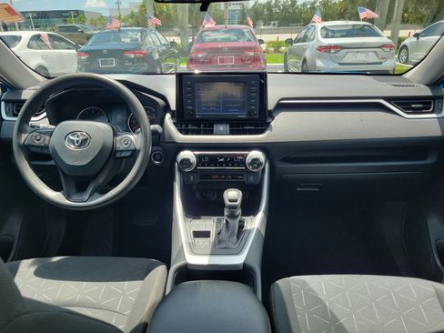 Used 2021 Toyota RAV4 XLE FWD image 16