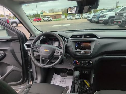 Used 2023 Chevrolet TrailBlazer LT FWD image 39