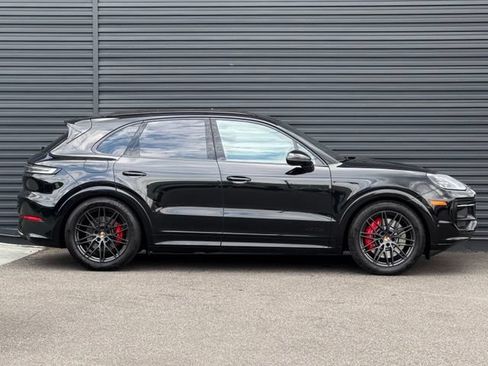 Used 2026 Porsche Cayenne GTS AWD/4WD image 8