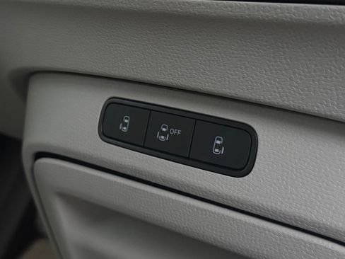 Used 2025 Volkswagen ID. Buzz Pro S Plus image 36