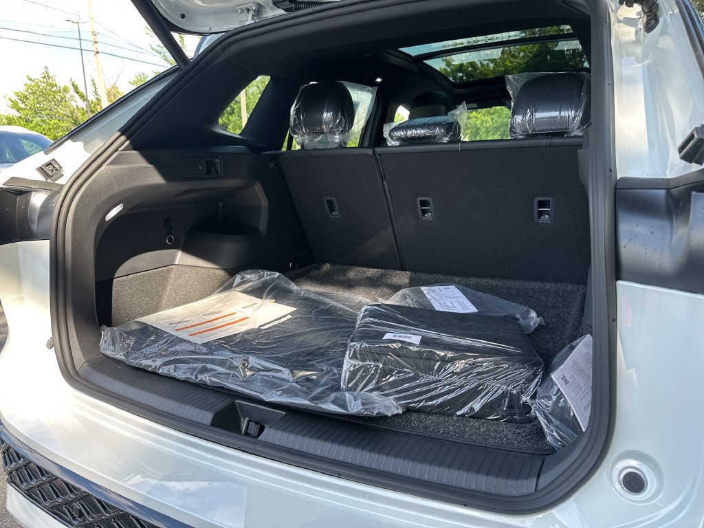 New 2026 Volkswagen Tiguan SE R-Line AWD/4WD image 19