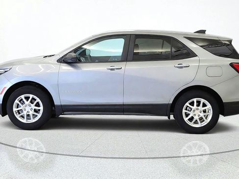 Used 2023 Chevrolet Equinox LS w/ LS Convenience Package AWD/4WD image 5