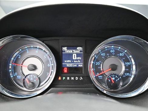 Used 2016 Chrysler Town & Country Touring-L w/ Driver Convenience Group image 19