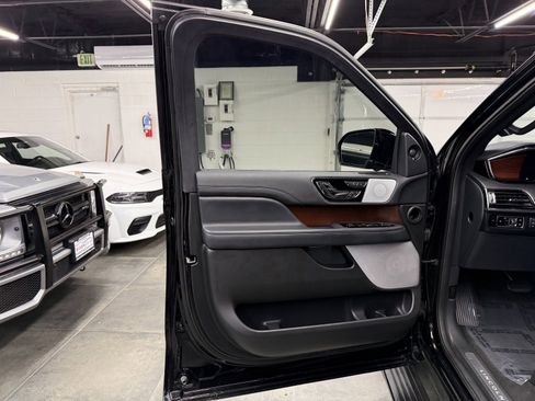 Used 2023 Lincoln Navigator Reserve image 21