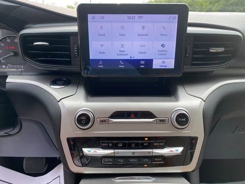 Used 2022 Ford Explorer XLT image 20