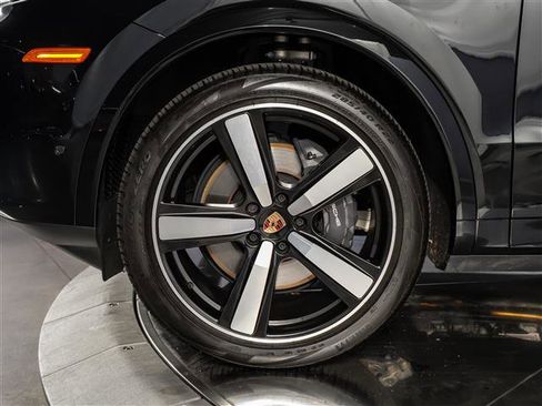 Certified 2026 Porsche Cayenne Coupe AWD/4WD image 14
