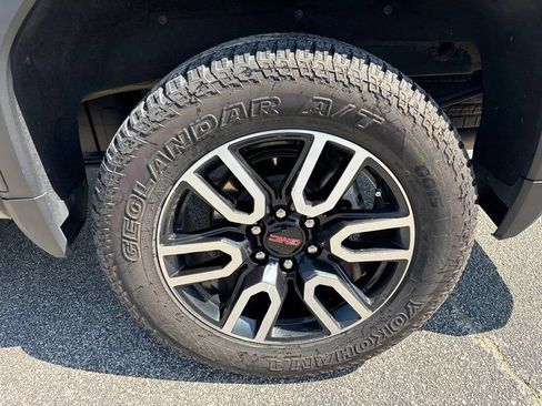 Used 2024 GMC Sierra 1500 AT4 w/ Technology Package AWD/4WD image 18