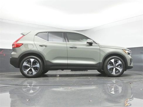 Used 2023 Volvo XC40 B5 Plus w/ Protection Package Premier image 41