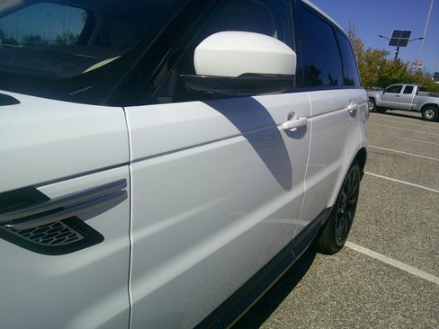 Used 2016 Land Rover Range Rover Sport HSE image 25