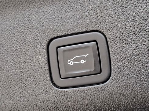 Used 2021 Chevrolet Suburban High Country w/ Premium Package image 35