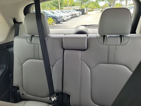 Used 2025 Honda Pilot EX-L image 11