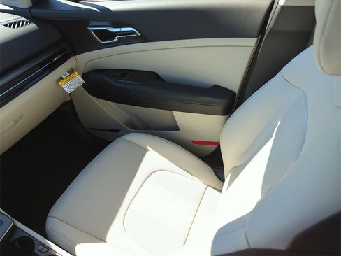 New 2026 Kia Sportage EX image 16