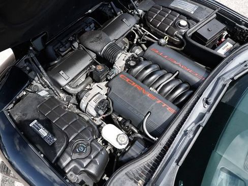 Used 2001 Chevrolet Corvette Convertible w/ Preferred Equipment Group2 RWD image 40