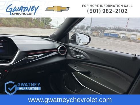 Used 2024 Chevrolet Trax RS w/ Sunroof Package image 24