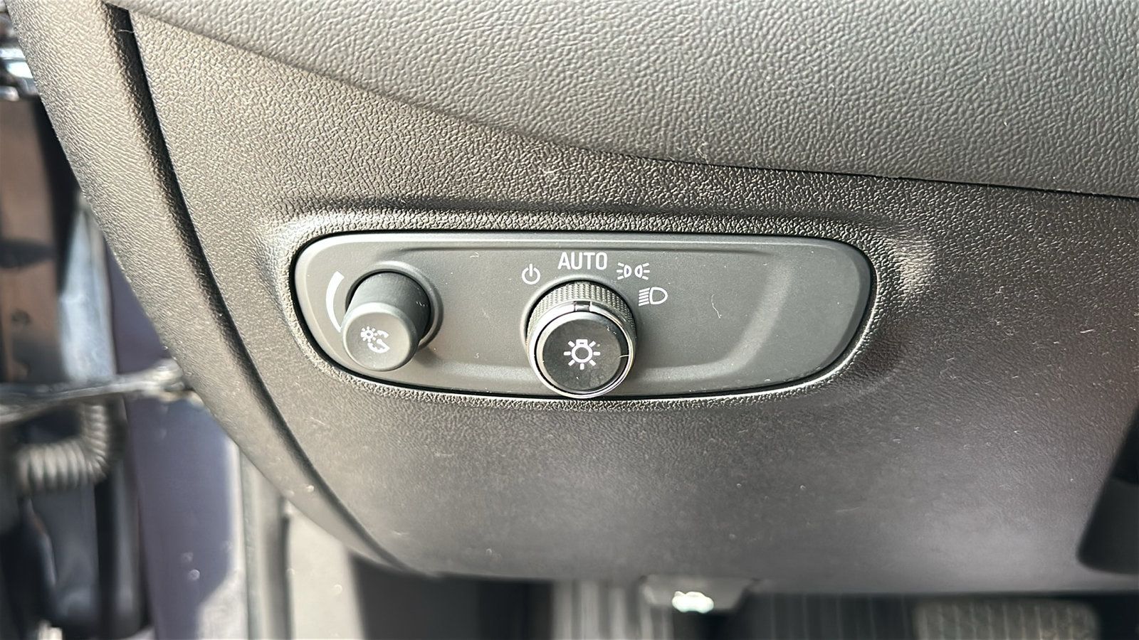 Used 2018 Chevrolet Equinox LT AWD/4WD image 15