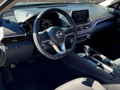 Used 2024 Nissan Altima 2.5 SV FWD image 12