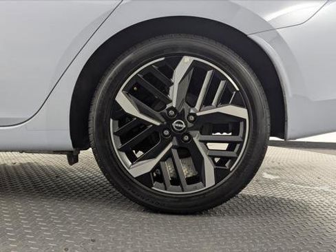 Used 2024 Nissan Versa SR image 32