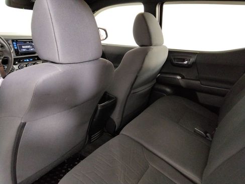 Used 2018 Toyota Tacoma TRD Sport image 31