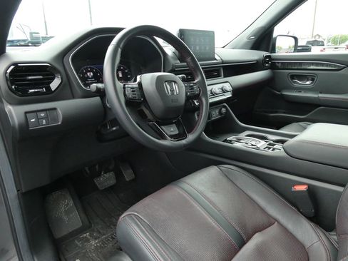 Used 2025 Honda Pilot Black Edition image 25