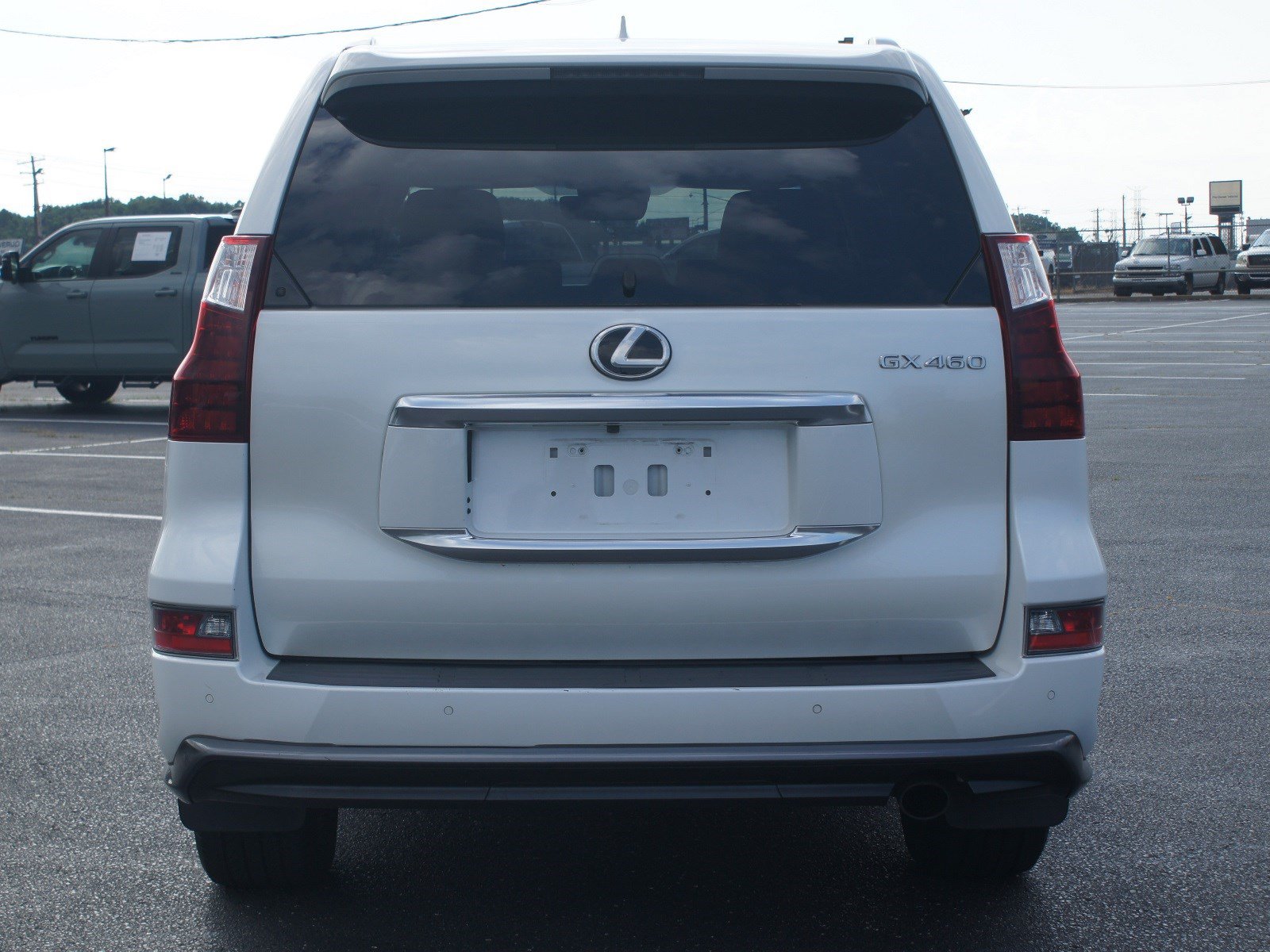Used 2021 Lexus GX 460 Luxury w/ Sport Design Package AWD/4WD image 3
