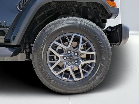 New 2026 Jeep Wrangler Unlimited Sahara AWD/4WD image 10